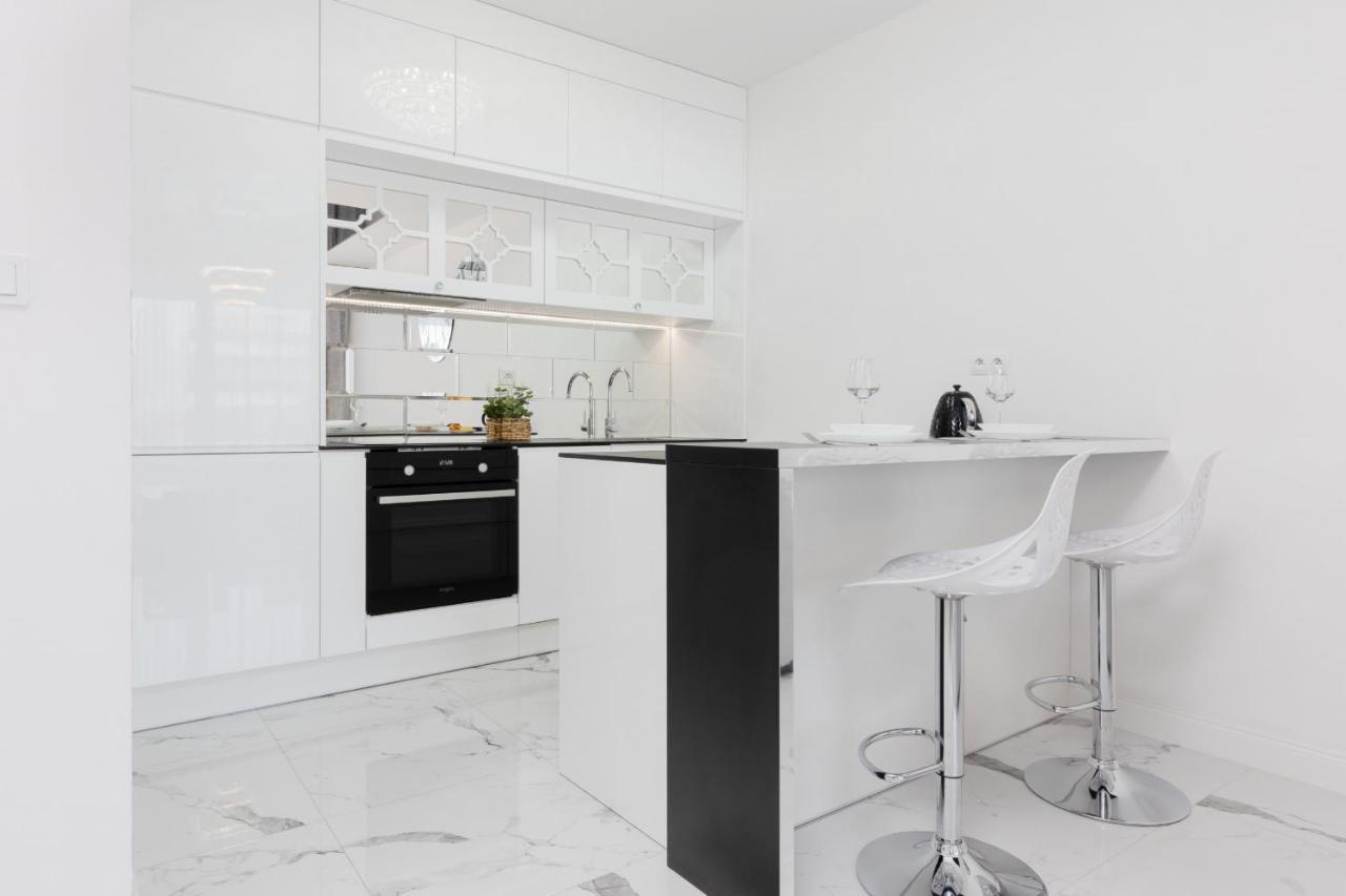 Elegant Apartments With Balcony & Parking Warsaw By Noclegi Renters Экстерьер фото