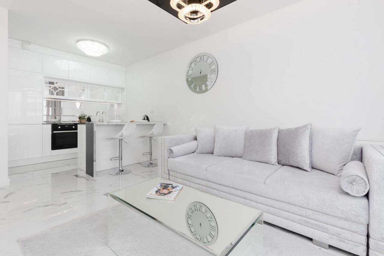 Elegant Apartments With Balcony & Parking Warsaw By Noclegi Renters Экстерьер фото