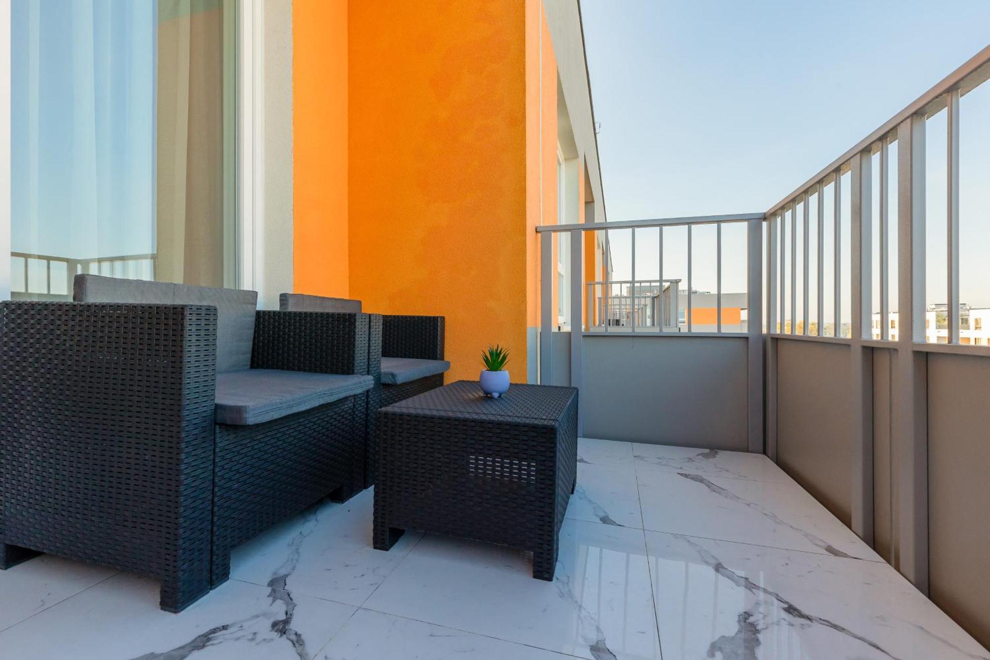 Elegant Apartments With Balcony & Parking Warsaw By Noclegi Renters Экстерьер фото