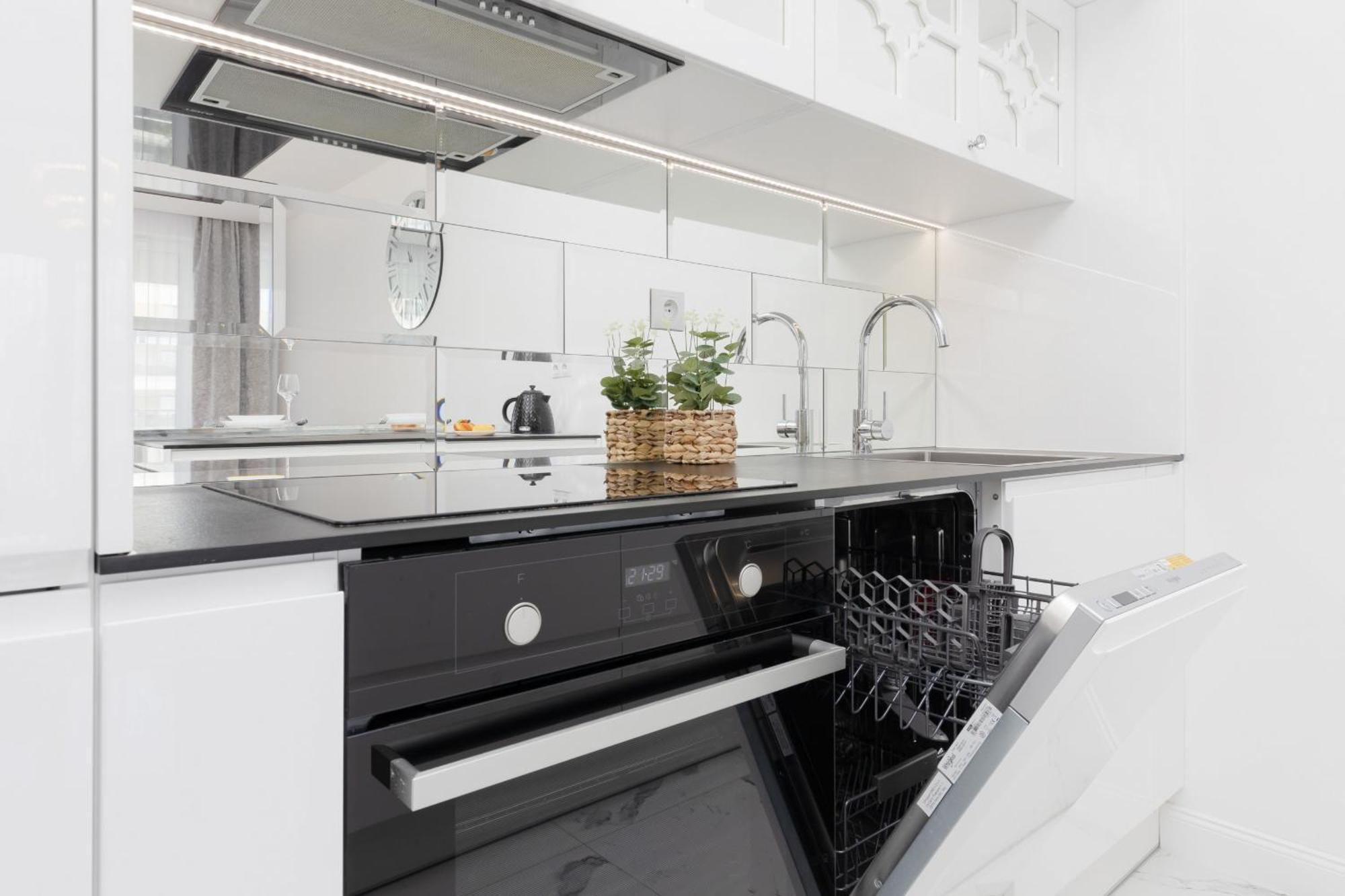 Elegant Apartments With Balcony & Parking Warsaw By Noclegi Renters Экстерьер фото